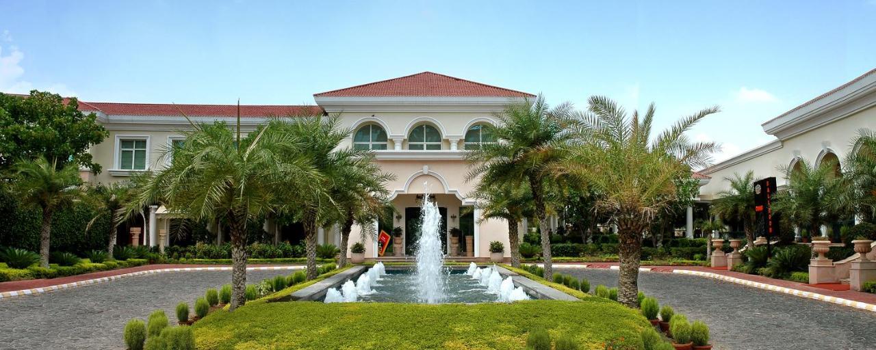 The Palms Town & Country Club - Resort Gurgaon Esterno foto